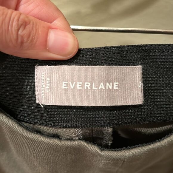Everlane woman's army green slacks with a side zipper - Picture 6 of 7